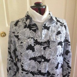 Pretty Croft & Barrow Black and White Shirt